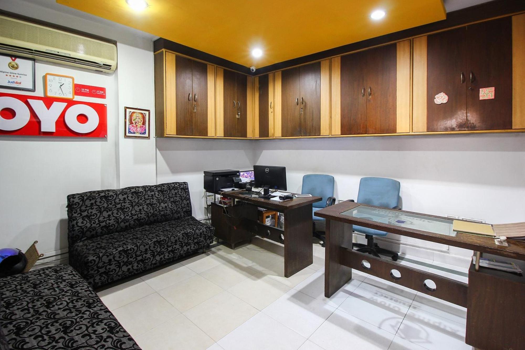Super Collection O Begumpet Formerly Alpine Glow Sunrise Hyderabad Exterior photo